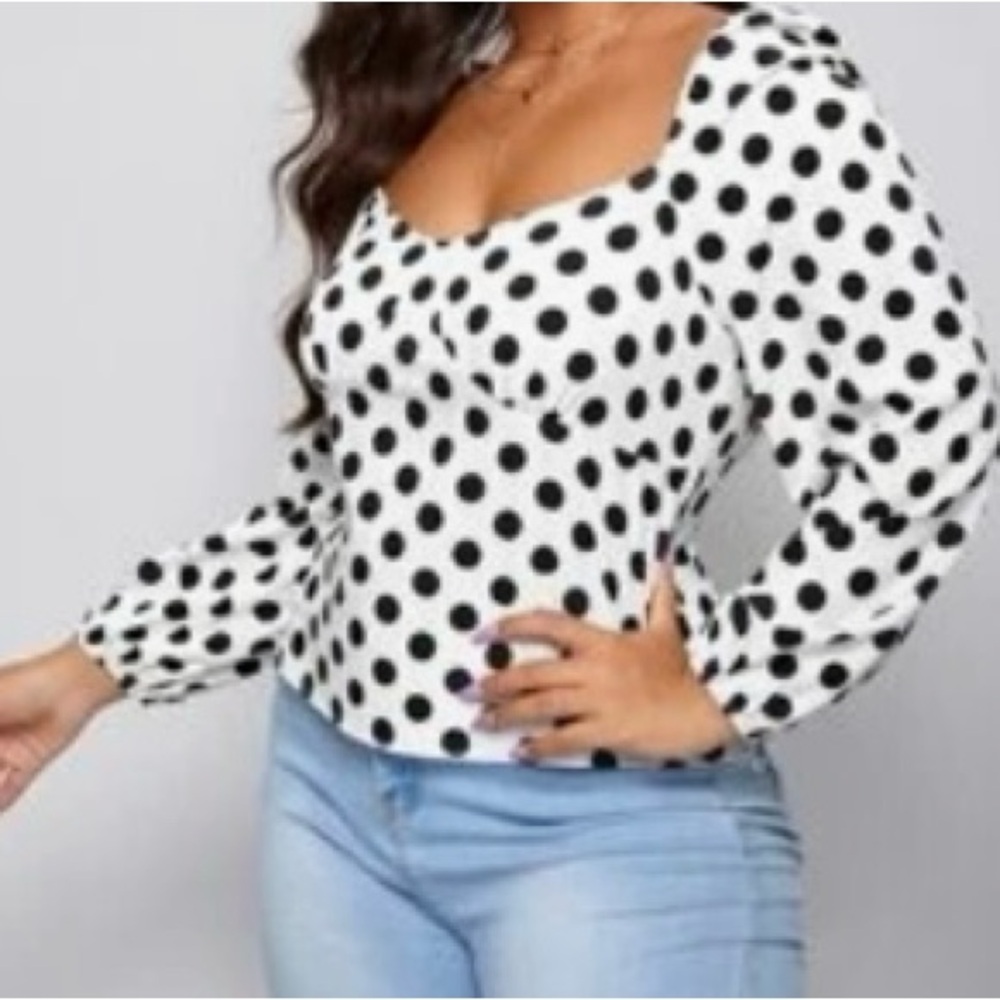 🦋3/$25 Black and White Polka Dot Blouse